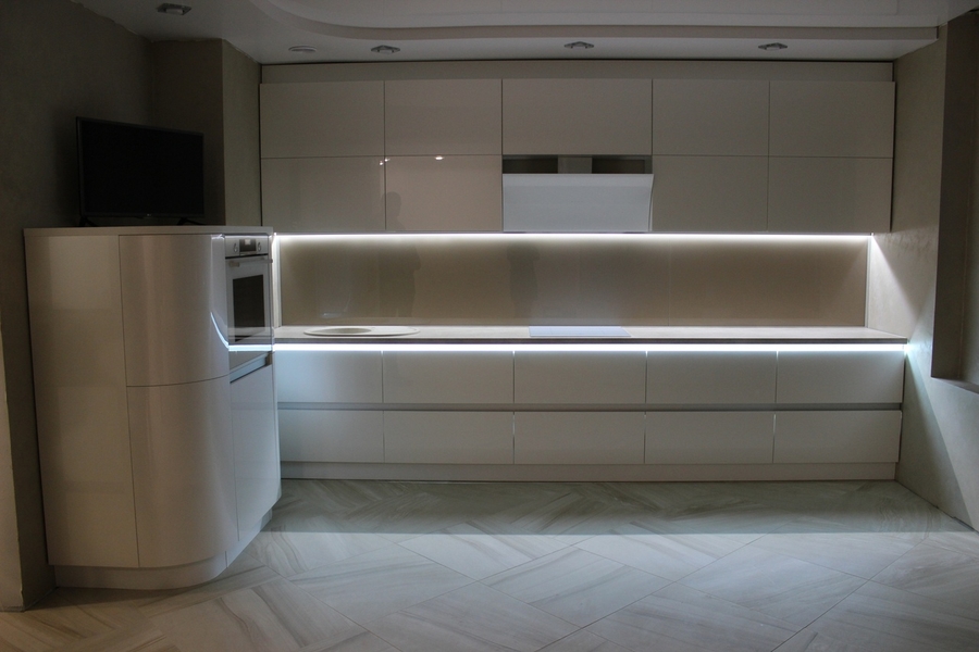 Белый кухонный гарнитур-Кухня МДФ в эмали «Модель 439»-фото2