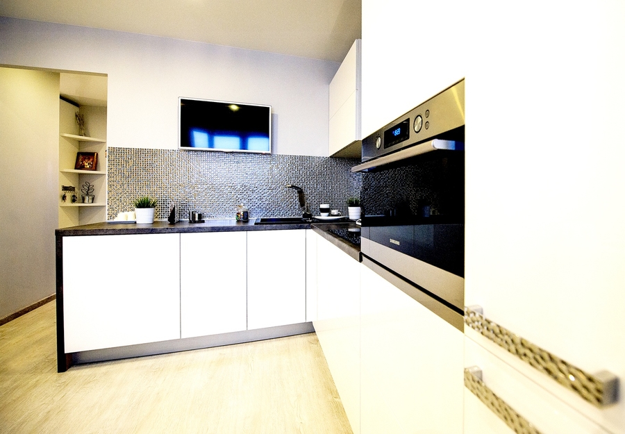 Белый кухонный гарнитур-Кухня МДФ в эмали «Модель 409»-фото2