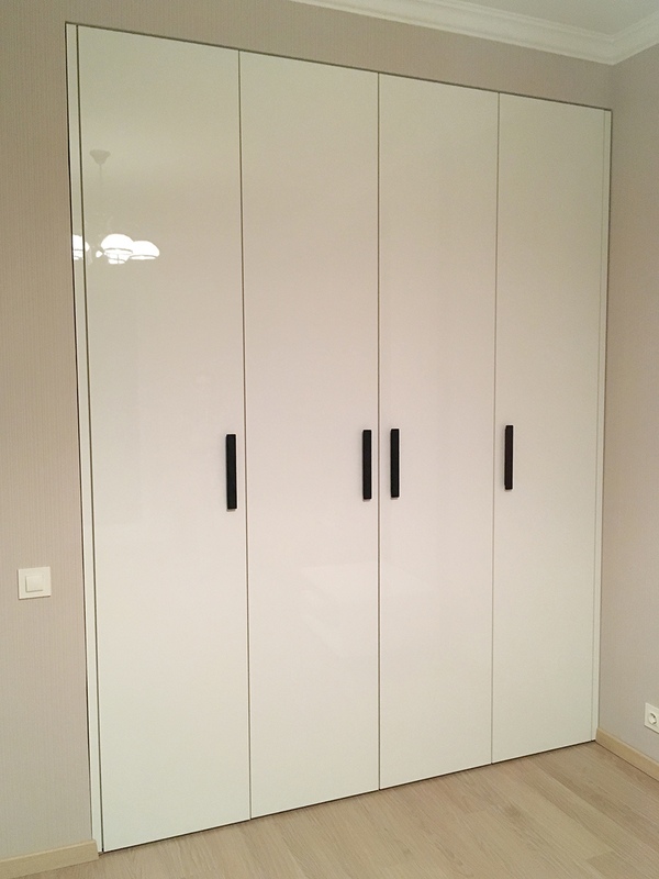 Встроенные распашные шкафы-Встроенный шкаф с распашными дверями «Модель 17»-фото1